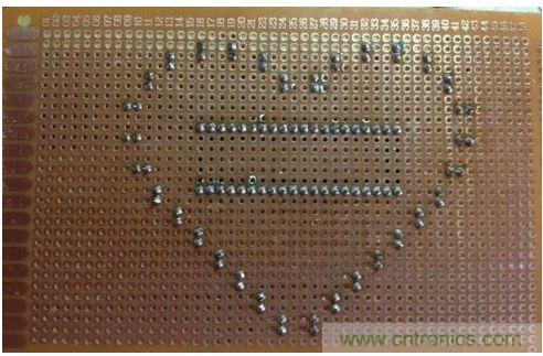  &ldquo;心&rdquo;型LED 焊接布局圖