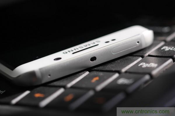 三星S6 Edge+拆解：比S6 Edge加在哪里？